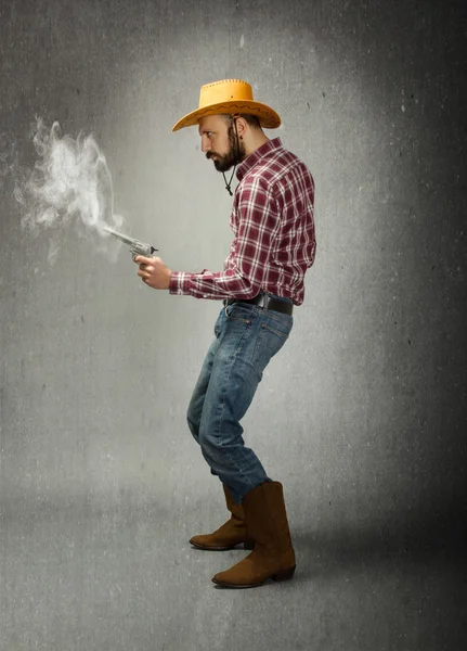 Mann mit Spielzeugpistole — Stockfoto