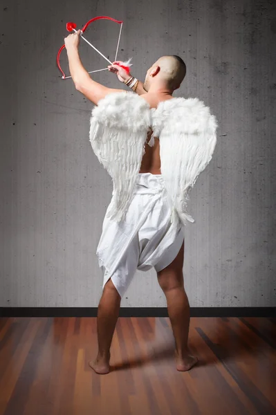 Aftelkalender voor Valentijnsdag met cupid in actie — Stockfoto