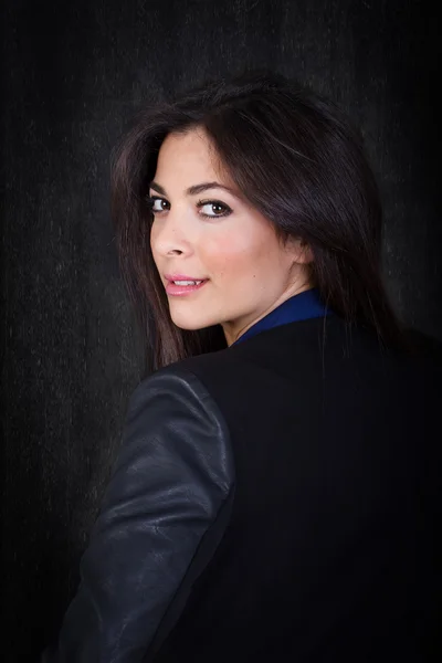 Fashionabla närbild porträtt för en tunisisk modell — Stockfoto