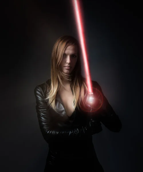 Frau mit Laserschwert — Stockfoto