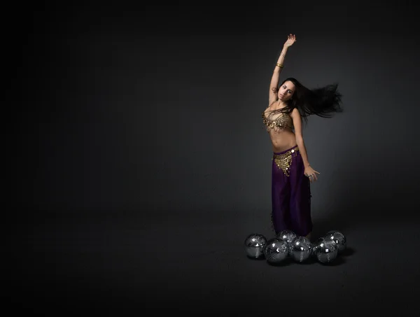 Beautiful woman dancer — Stock Photo, Image