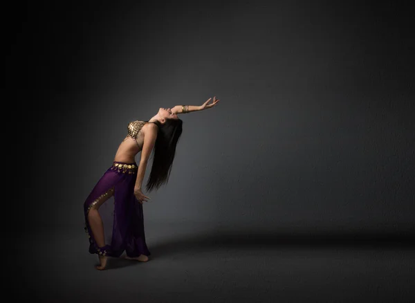 Beautiful woman dancer — Stock Photo, Image