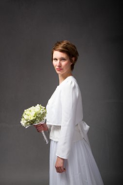 Gelin holding buket