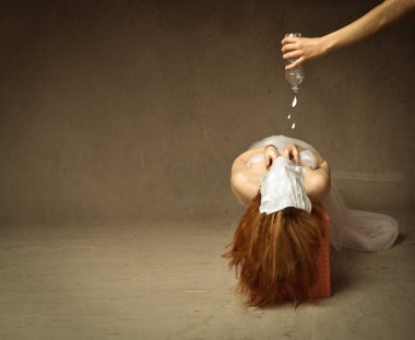 kadın waterboarding işkence