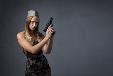 seksi asker silahlı