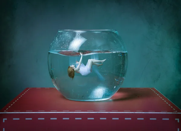 ölü fishbowl kız