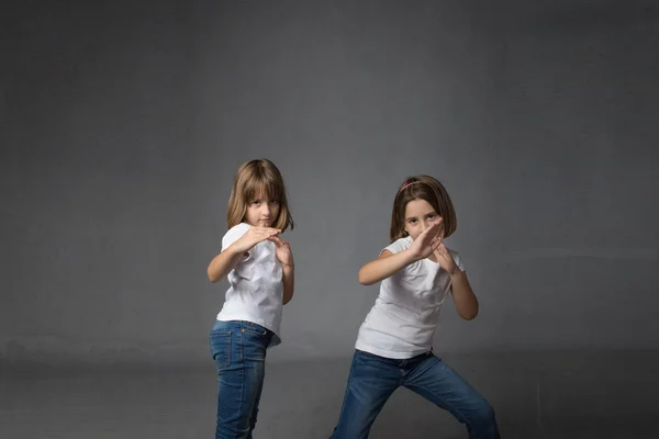 Children in a karate defense — Stock Photo, Image