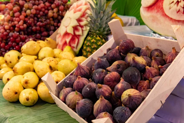 Buffet Ouvert Plein Délicieux Fruits Image En Vente