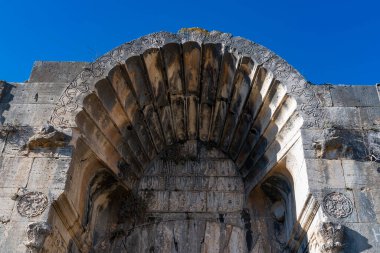 13. yüzyılda Seljuk hükümdarı Giyasettin Keykubat tarafından inşa edilen İncirhan Karavanı, Antalya 'nın 88 km kuzeyindeki Antalya-Burdur yolunda yer almaktadır. Bucak, Burdur - Türkiye. 