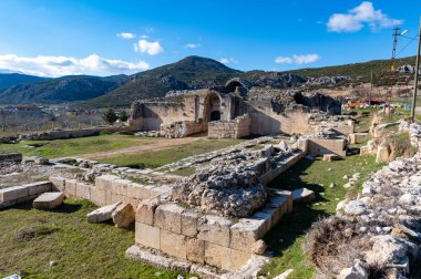 13. yüzyılda Seljuk hükümdarı Giyasettin Keykubat tarafından inşa edilen İncirhan Karavanı, Antalya 'nın 88 km kuzeyindeki Antalya-Burdur yolunda yer almaktadır. Bucak, Burdur - Türkiye. 