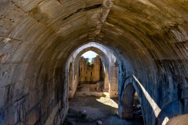 13. yüzyılda Seljuk hükümdarı Giyasettin Keykubat tarafından inşa edilen İncirhan Karavanı, Antalya 'nın 88 km kuzeyindeki Antalya-Burdur yolunda yer almaktadır. Bucak, Burdur - Türkiye. 
