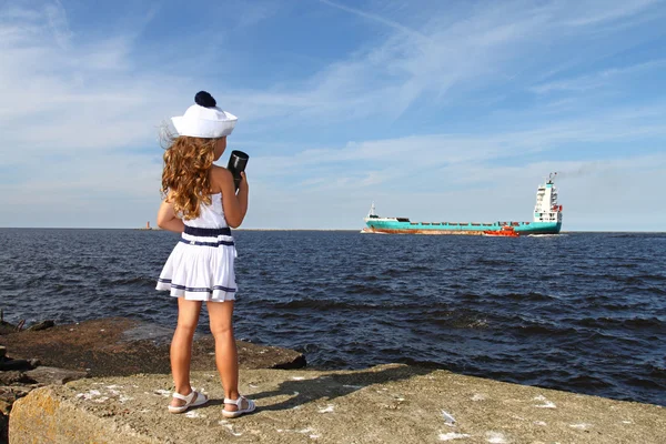 Menina no mar — Fotografia de Stock