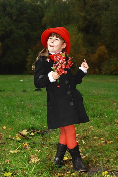 Girl teases autumn — Stock Photo, Image