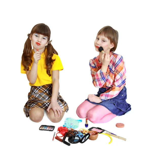 Χαριτωμένα κορίτσια παίζουν μακιγιάζ — Φωτογραφία Αρχείου