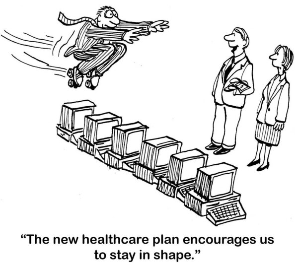 Сотрудники прыгают через компьютеры, чтобы оставаться в форме