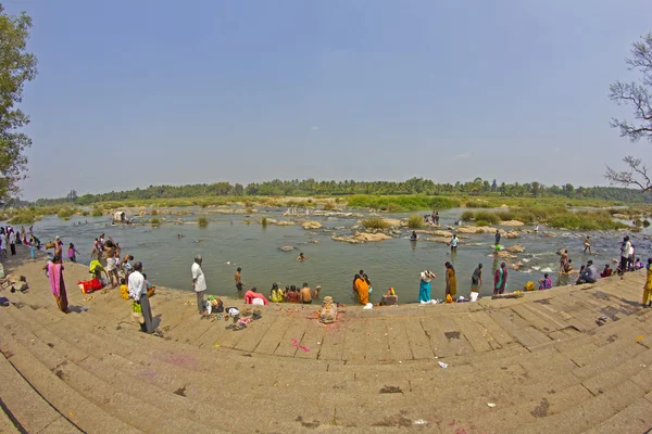 Γκατ στον ιερό ποταμό Kaveri — Φωτογραφία Αρχείου