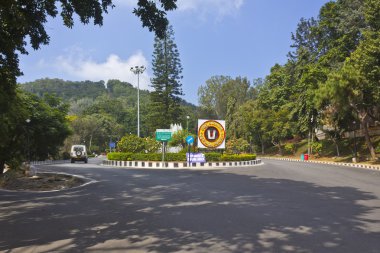 Kavşak üzerinde Tirumala