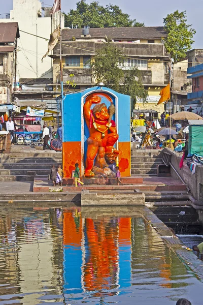 Kinderen en Hanuman — Stockfoto