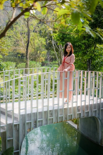 Pretty Girl Walking Fairy Tale Garden Labaris Khao Yai Luxury — Stock fotografie