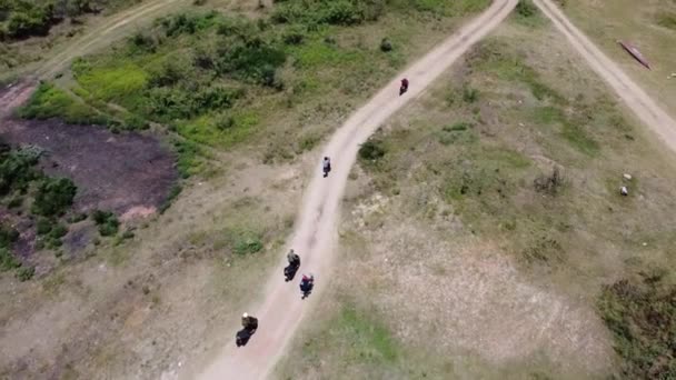 Sur Vue Aérienne Suivi Sur Groupe Motos Sont Cours Exécution — Video