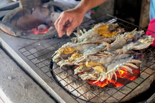 Gegrilde Reuzenriviergarnalen Brand Foto Van Koken Door Het Grillen Van — Stockfoto