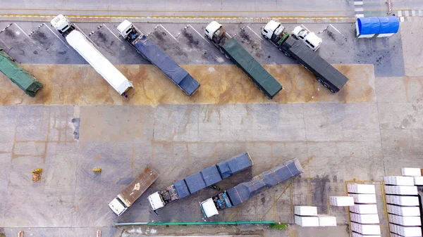 Sattelschlepper Lager Während Des Transports Führender Güter Foto Der Logistik — Stockfoto