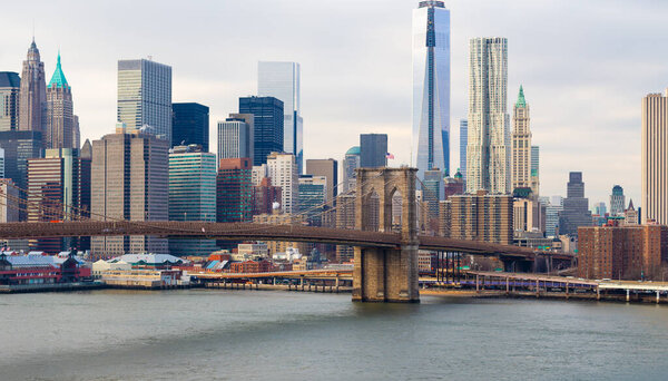 Brooklyn Bridge over East River and Manhattan skyline, New York City.