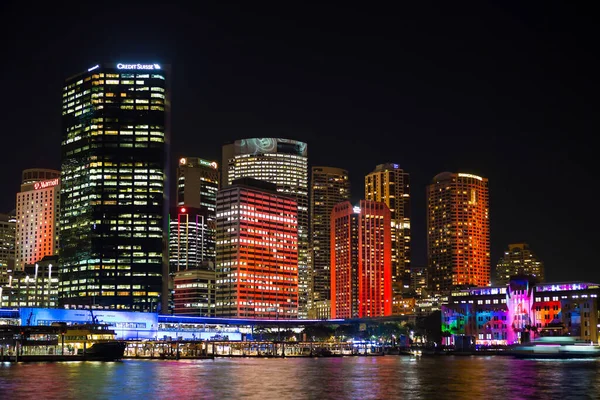 澳大利亚新南威尔士州悉尼 2013年6月3日 通关码头和悉尼市晚间灯展 — 图库照片