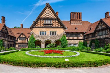 Potsdam, Almanya -7 Temmuz 2011: Cecilienhof Sarayı, 1945 Potsdam Konferansı. Malikane tarzı saray adını Veliaht Prens Wilhelm 'in eşi Düşes Cecilie' den alıyor.,