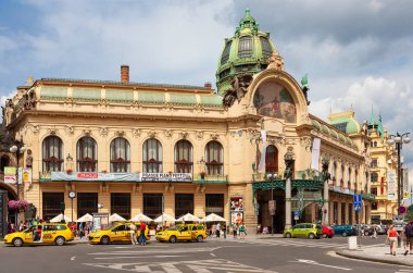 Prag, Çek Cumhuriyeti - 11 Temmuz 2011: Smetana Malikanesi Cumhuriyet Meydanı ve Eski Şehir 'e yakın büyük bir kavşakta. 2011 Prag Piyano Festivali 'nin yeri.