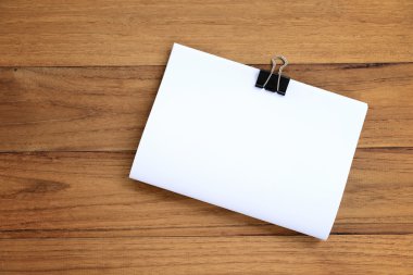 yığılmış levha ile siyah ataş