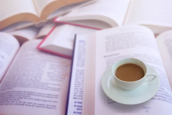 Café con libro — Foto de Stock