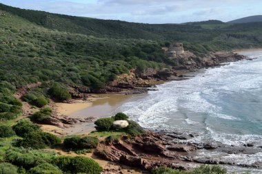 Porto Ferro plajı manzarası