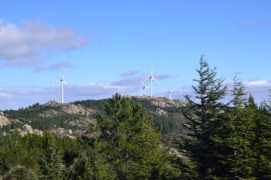 Monte Lerno rüzgar çiftliğinin manzarası