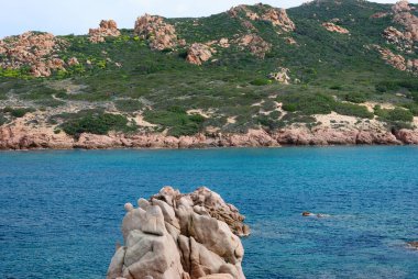 Cala Sarraina sahili manzarası