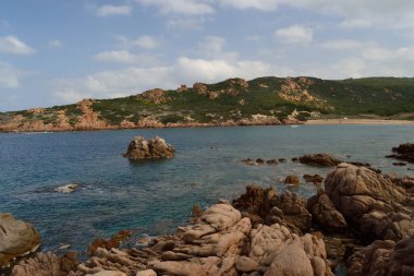 Cala Sarraina sahili manzarası