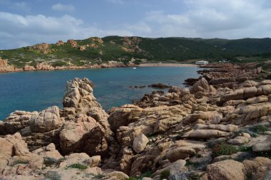 Cala Sarraina sahili manzarası