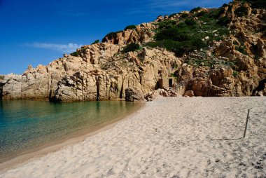 Li Cossi plajı manzarası