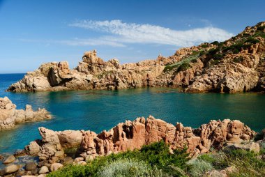 Li Cossi ve Cala Tinnari arasındaki kıyı manzarası