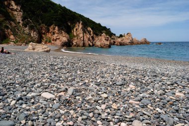 Cala Tinnari plajı manzarası