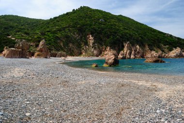 Cala Tinnari plajı manzarası
