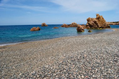 Cala Tinnari plajı manzarası