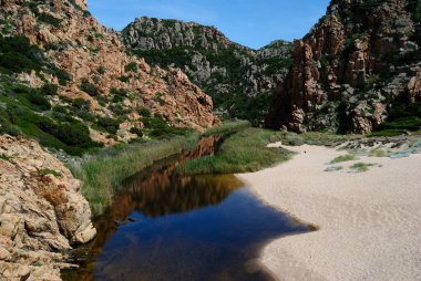 Li Cossi plajı manzarası