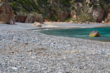 Cala Tinnari plajı manzarası