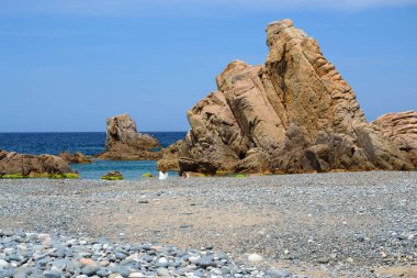 Cala Tinnari plajı manzarası