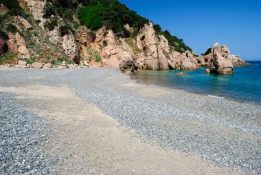 Cala Tinnari plajı manzarası