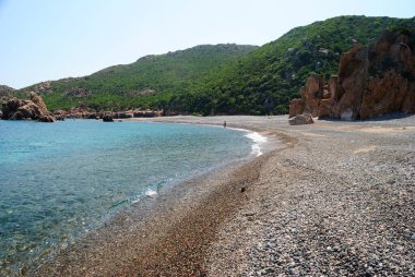Cala Tinnari plajı manzarası