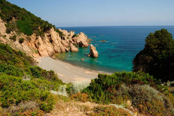 Cala Tinnari海滩景观 图库图片