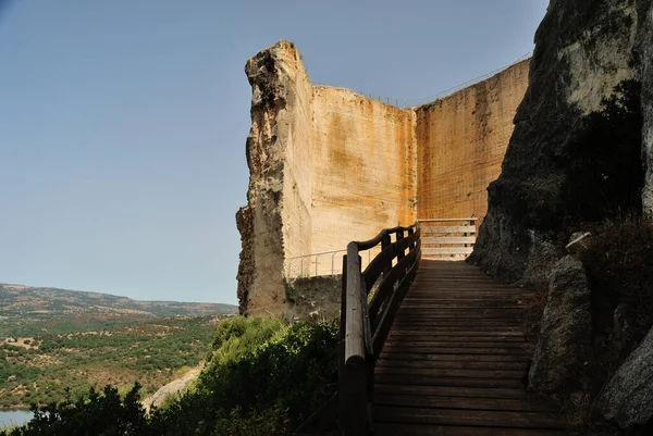 Monteleone Rocca Doria Nın Terk Edilmiş Taş Ocağının Manzarası — Stok fotoğraf