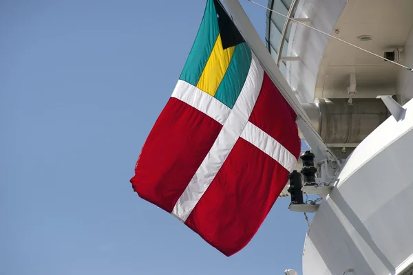 Bandeira das Bahamas no navio de cruzeiro — Fotografia de Stock